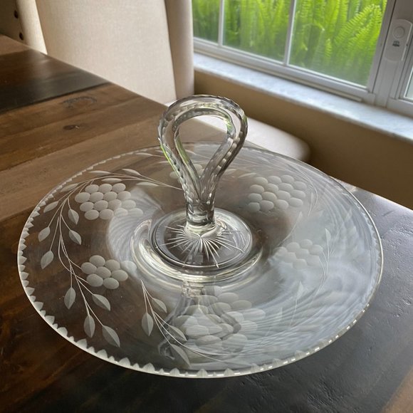 Heisey Crystal Etched Grape Vine Motif w/Handle Dessert Round Platter 1930's - Picture 1 of 6